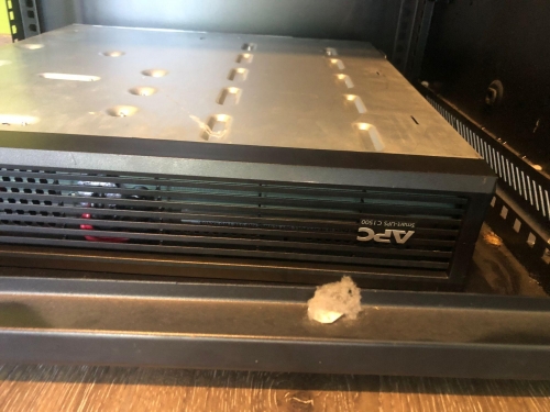 SERVER + UPS APC