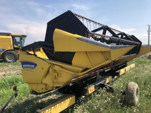 Lichidator judiciar vand Combina New Holland TC5.80 + accesorii (carucior transport H&B + header recoltat)