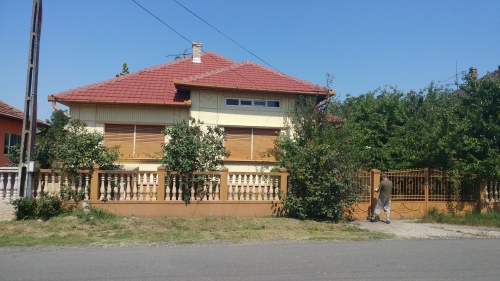 Proprietate imobiliara formata din teren si constructii - Seini