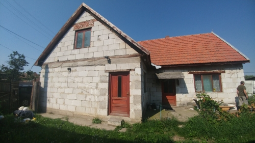 Proprietate imobiliara formata din teren si constructii - Diosig