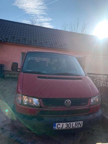 VOLKSWAGEN CARAVELLE si FORD TRANSIT