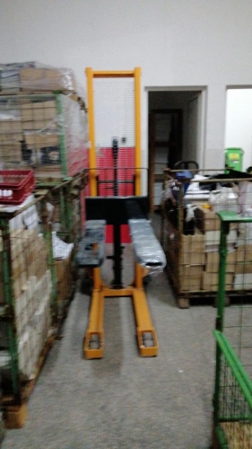 Transpaleta manuala