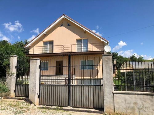 Proprietate imobiliara teren si constructii loc. Micesti